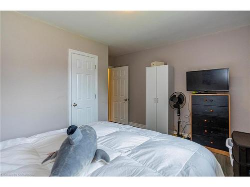 594 Gordon Avenue, London, ON - Indoor Photo Showing Bedroom