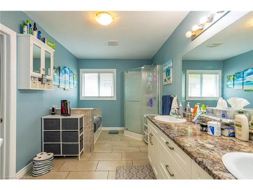 594 Gordon Avenue, London, ON - Indoor Photo Showing Bathroom