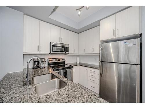 917-15 James Finlay Way, Toronto, ON - Indoor Photo Showing Kitchen With Double Sink