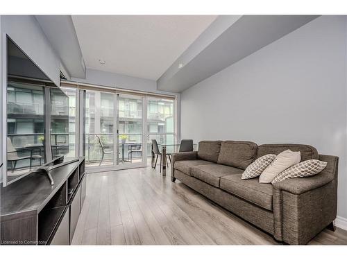 917-15 James Finlay Way, Toronto, ON - Indoor Photo Showing Living Room