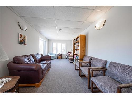 208-333 Lafontaine Road W, Tiny, ON - Indoor Photo Showing Living Room