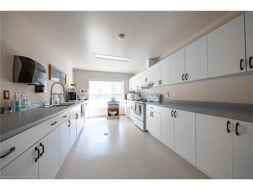 208-333 Lafontaine Road W, Tiny, ON - Indoor Photo Showing Kitchen