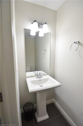 44 Robert Peel Road Road, Kitchener, ON - Indoor Photo Showing Bathroom