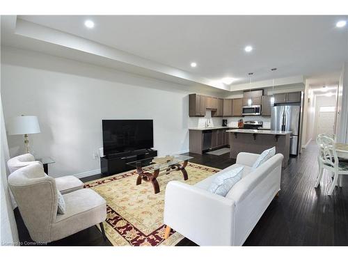 44 Robert Peel Road Road, Kitchener, ON - Indoor Photo Showing Living Room