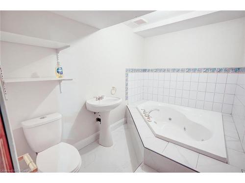 1034 Pearson Drive, Woodstock, ON - Indoor Photo Showing Bathroom