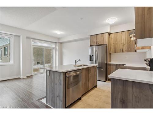 108 Yale Drive, Hamilton, ON - Indoor Photo Showing Kitchen With Stainless Steel Kitchen