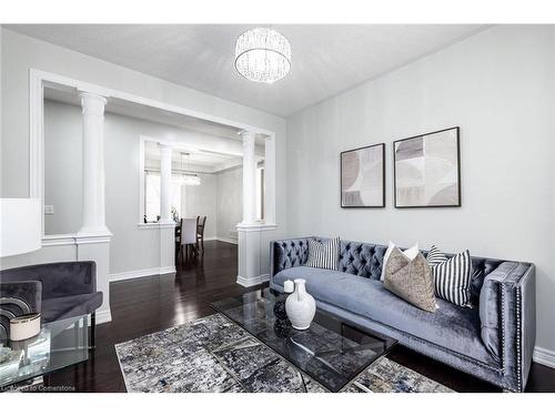 46 Goldsboro Road, Brampton, ON - Indoor Photo Showing Living Room