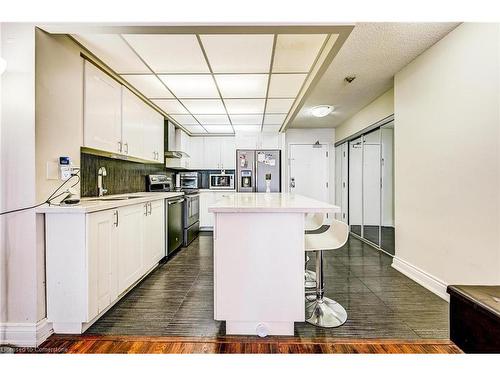 709-8 Silver Bell Grove, Toronto, ON - Indoor Photo Showing Kitchen