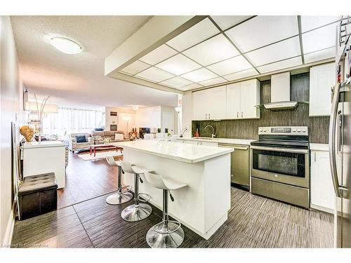 709-8 Silver Bell Grove, Toronto, ON - Indoor Photo Showing Kitchen