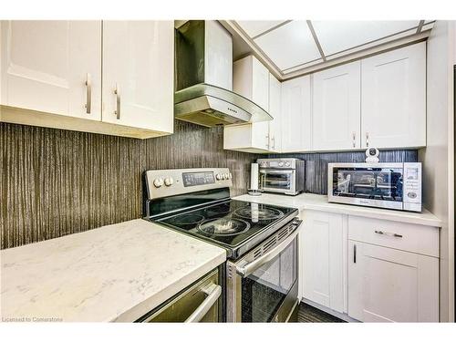 709-8 Silver Bell Grove, Toronto, ON - Indoor Photo Showing Kitchen