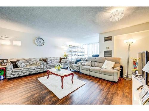 709-8 Silver Bell Grove, Toronto, ON - Indoor Photo Showing Living Room