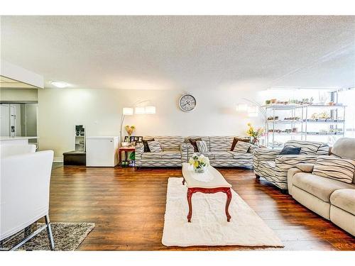 709-8 Silver Bell Grove, Toronto, ON - Indoor Photo Showing Living Room