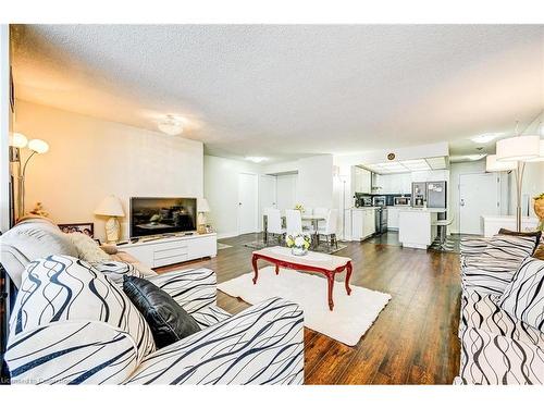 709-8 Silver Bell Grove, Toronto, ON - Indoor Photo Showing Living Room