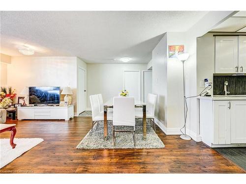 709-8 Silver Bell Grove, Toronto, ON - Indoor Photo Showing Living Room