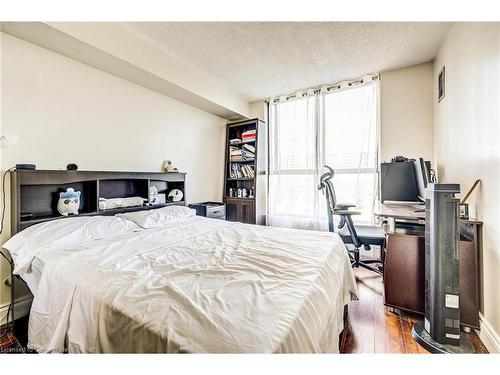 709-8 Silver Bell Grove, Toronto, ON - Indoor Photo Showing Bedroom