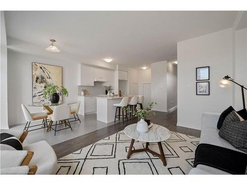 80 Selection Heights, Thorold, ON - Indoor Photo Showing Living Room