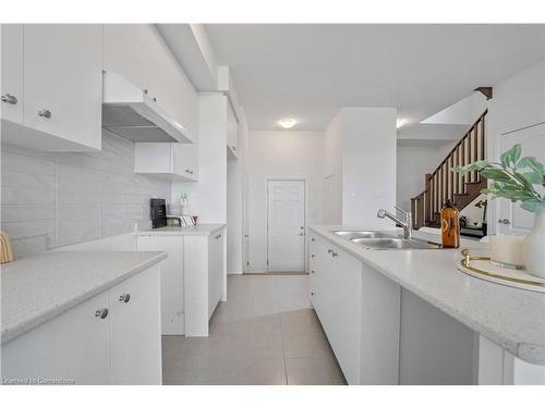 80 Selection Heights, Thorold, ON - Indoor Photo Showing Kitchen With Double Sink