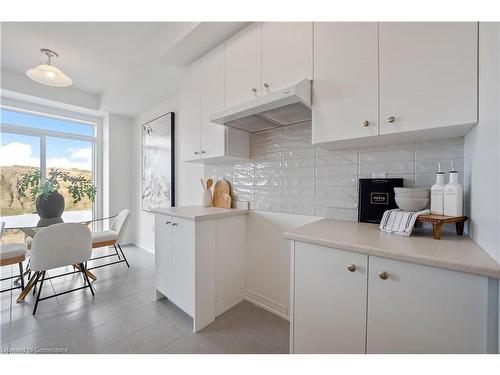 80 Selection Heights, Thorold, ON - Indoor Photo Showing Kitchen