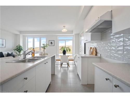 80 Selection Heights, Thorold, ON - Indoor Photo Showing Kitchen With Double Sink