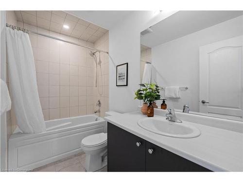 80 Selection Heights, Thorold, ON - Indoor Photo Showing Bathroom