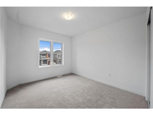 80 Selection Heights, Thorold, ON - Indoor Photo Showing Other Room