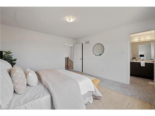 80 Selection Heights, Thorold, ON - Indoor Photo Showing Bedroom