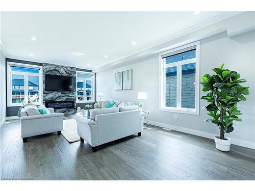 1337 Medway Park Drive, London, ON - Indoor Photo Showing Living Room