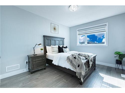 1337 Medway Park Drive, London, ON - Indoor Photo Showing Bedroom