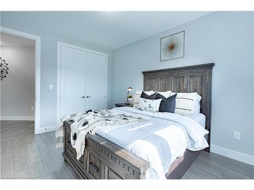 1337 Medway Park Drive, London, ON - Indoor Photo Showing Bedroom