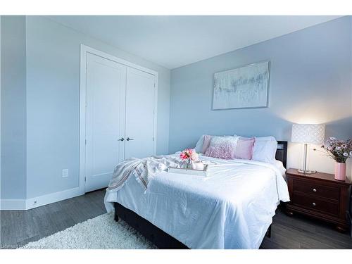 1337 Medway Park Drive, London, ON - Indoor Photo Showing Bedroom