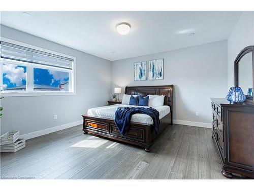 1337 Medway Park Drive, London, ON - Indoor Photo Showing Bedroom