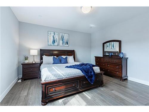 1337 Medway Park Drive, London, ON - Indoor Photo Showing Bedroom