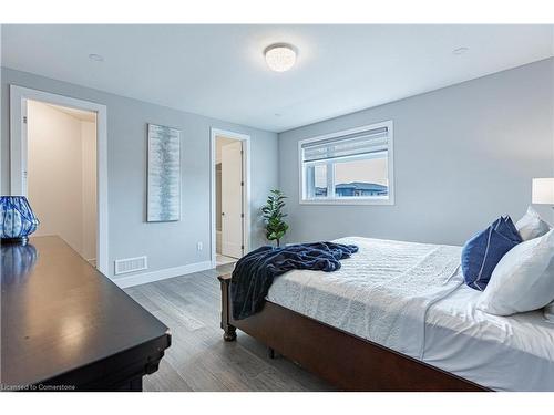 1337 Medway Park Drive, London, ON - Indoor Photo Showing Bedroom