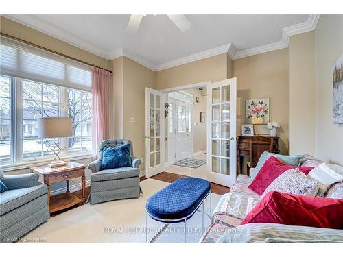 26-2175 Stavebank Road, Mississauga, ON - Indoor Photo Showing Living Room