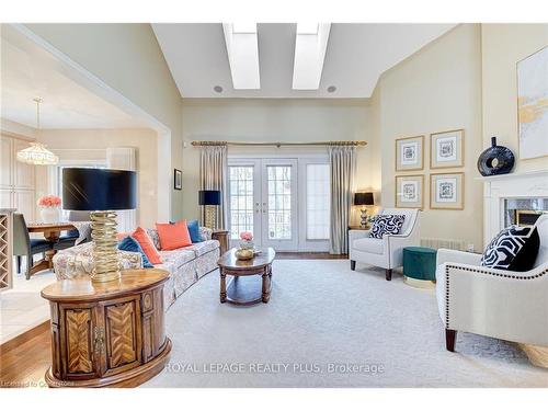 26-2175 Stavebank Road, Mississauga, ON - Indoor Photo Showing Living Room With Fireplace