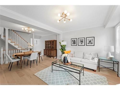 24-2300 Brays Lane, Oakville, ON - Indoor Photo Showing Living Room