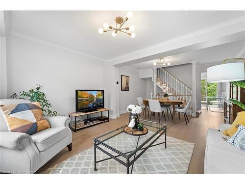 24-2300 Brays Lane, Oakville, ON - Indoor Photo Showing Living Room