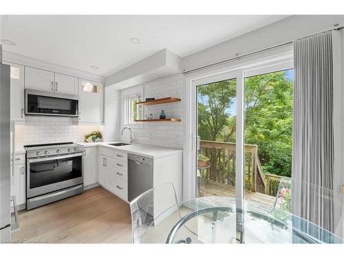 24-2300 Brays Lane, Oakville, ON - Indoor Photo Showing Kitchen