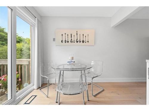 24-2300 Brays Lane, Oakville, ON - Indoor Photo Showing Dining Room