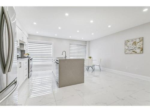 3857 Foxborough Trail, Mississauga, ON - Indoor Photo Showing Kitchen