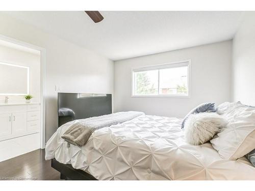 3857 Foxborough Trail, Mississauga, ON - Indoor Photo Showing Bedroom