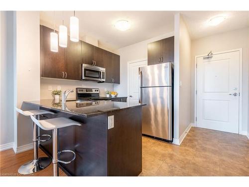 208-33 Whitmer Street, Milton, ON - Indoor Photo Showing Kitchen With Upgraded Kitchen