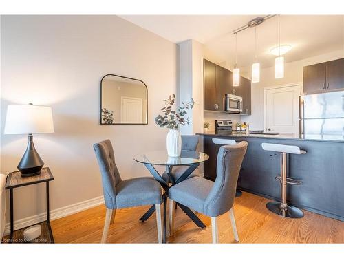 208-33 Whitmer Street, Milton, ON - Indoor Photo Showing Dining Room