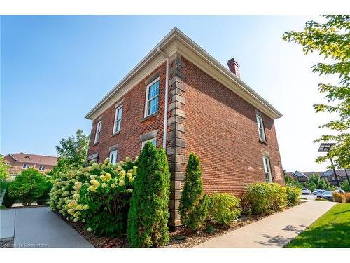 208-33 Whitmer Street, Milton, ON - Outdoor