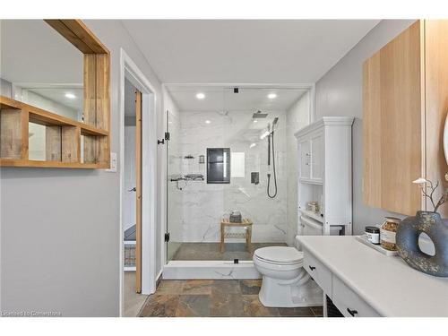 584 Ashprior Avenue, Mississauga, ON - Indoor Photo Showing Bathroom