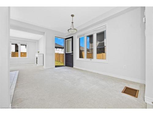 9 Hawthorn Avenue, Thorold, ON - Indoor Photo Showing Other Room