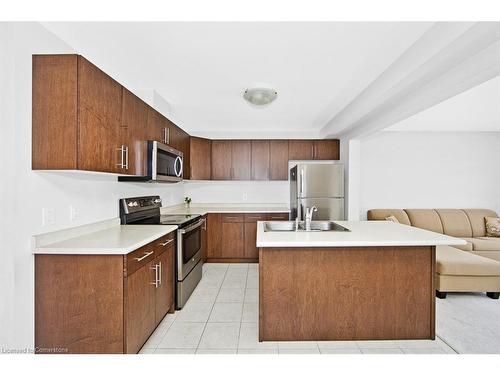 9 Hawthorn Avenue, Thorold, ON - Indoor Photo Showing Kitchen With Double Sink