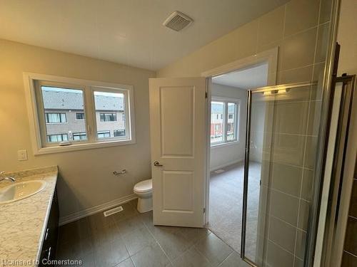 09-15 Blacklock Street Street, Cambridge, ON - Indoor Photo Showing Bathroom