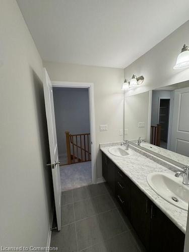 09-15 Blacklock Street Street, Cambridge, ON - Indoor Photo Showing Bathroom