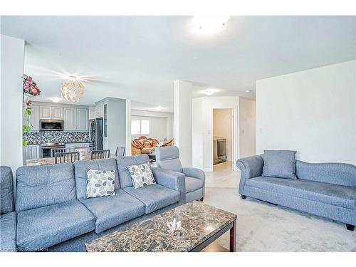 155 Mohawk Road E, Hamilton, ON - Indoor Photo Showing Living Room